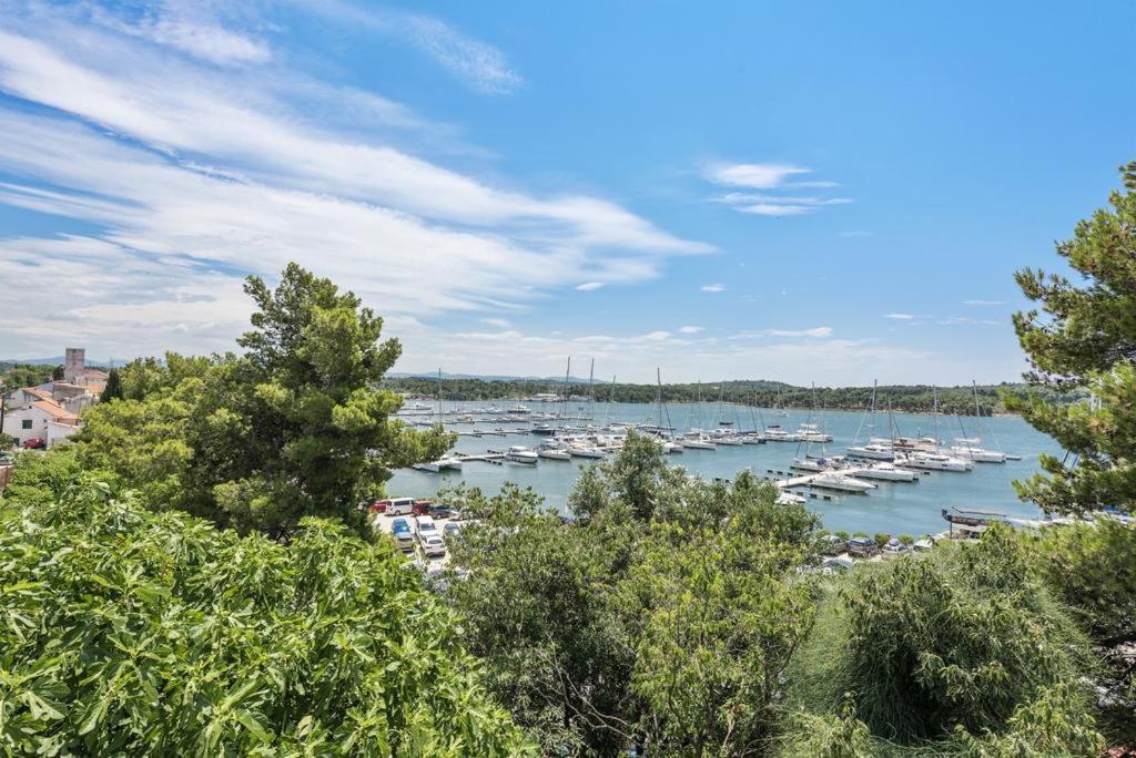 Apartments Tara, Sibenik - Mandalina エクステリア 写真