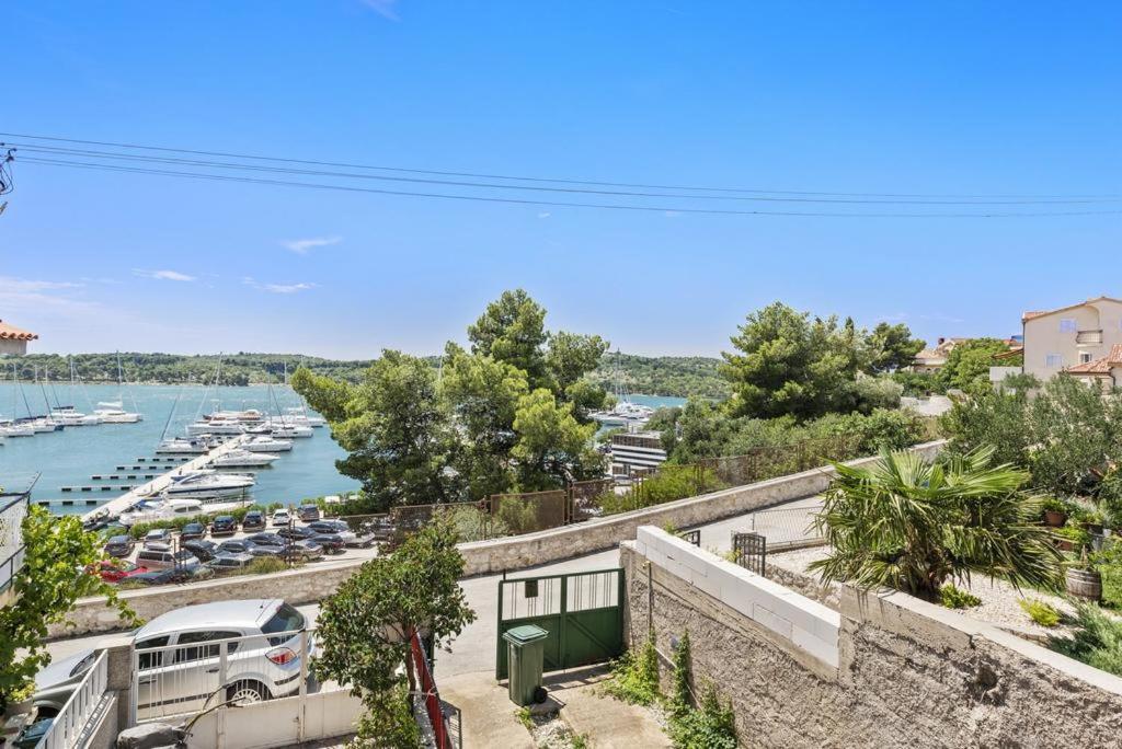 Apartments Tara, Sibenik - Mandalina エクステリア 写真