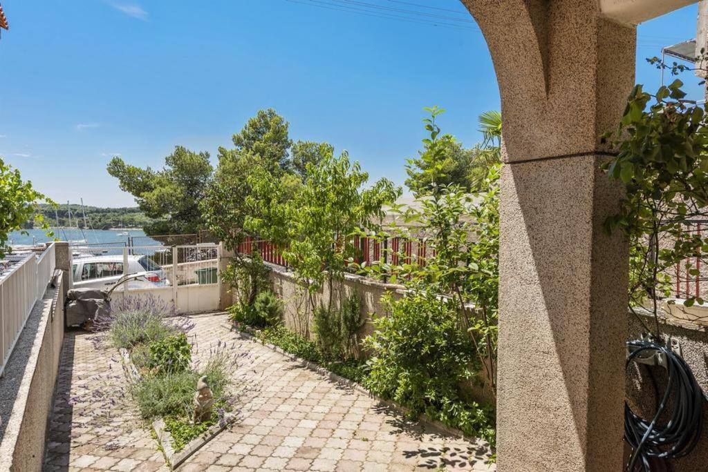 Apartments Tara, Sibenik - Mandalina エクステリア 写真